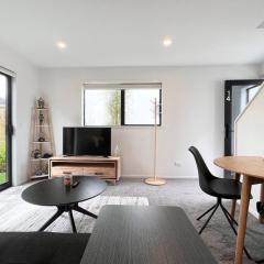 One bedroom townhouse on Salisbury 1000m fibre