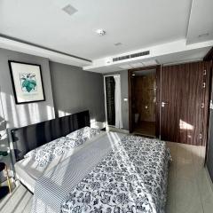 Grand Avenue Apartment