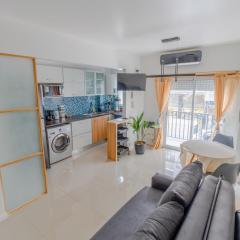 Check and Home - Luro - Monoambiente a Estrenar en el Centro con Balcón a la Calle