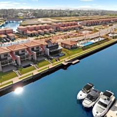 Casa em Condomínio Clube - Ar condicionado - Piscina