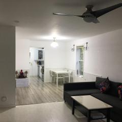 Cheerful 3-bedroom bungalow with parking