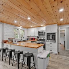 Charming Kennebunk Cape - Walk to Dock Square!