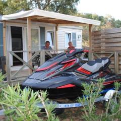 Mobil-Home 3 Chambres avec Jacuzzi et Terrasse à Bormes-les-Mimosas - API-1-52-401