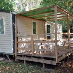 Mobil-home confortable avec terrasse à Meyrueis - Capacité 4 personnes - API-1-52-356