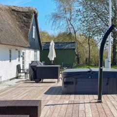 Idyllic Thatched Cottage Retreat-By Traum