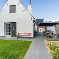 Farmhouse in Beveren near Beach & Garden