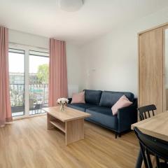 Spacious and Cosy Apartment in Poznań with Parking, Desk and Balcony by Noclegi Renters