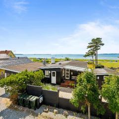 3 Bedroom Beach Front Home In Ebeltoft
