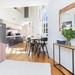 Stylish Heritage 2BR Loft near City and River with Pool and Free Parking