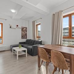 SkyLawn Retreat Free Parking