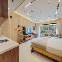 Luxurious studio apartment with private garden