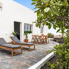 Home2Book Cozy Terrace House with Volcano Views