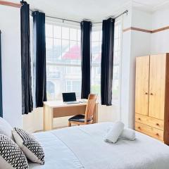 6 bed house in Uplands