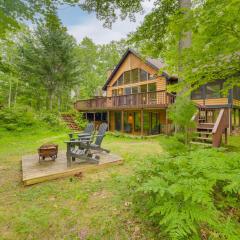 Cozy Wisconsin Cabin with Deck, Kayaks and Lake Views!