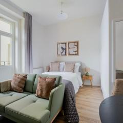 Blueground Holešovice balcony nr Vltava PRG-61