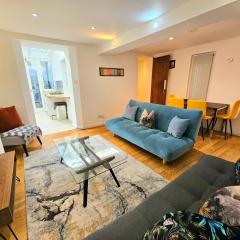Charming Hyde Park Private Accommodation with Back Patio by Lancaster Gate and Paddington Station