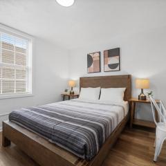 Bloomfield Pittsburgh F Stylish Cozy Private Bedroom, Shared Bathroom, with Free Parking
