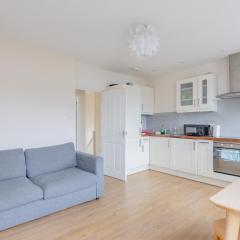 Bright and Airy 1BD Flat in North London