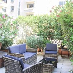 Spacious cocoon 2 steps from the Eiffel Tower