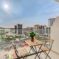 1BR Royal Bedroom with Pool & Gym Free