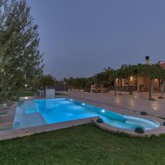 Vanesa Villa Retreat, 2BR with Lush Outdoor Oasis by Villa Mana Gers