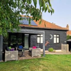 Swift Host - Owl Barn - Sleeps 2 - EV Charger - Pet Friendly
