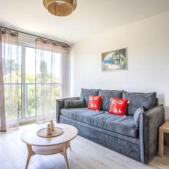 Apartment Seaside View-2 by Interhome