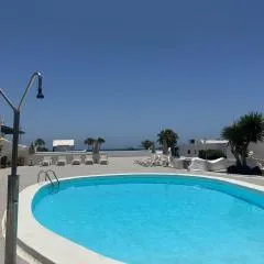 Sea view with direct access to boulevard