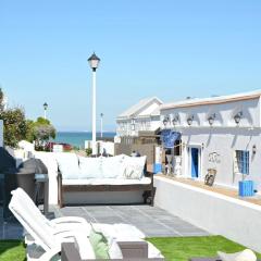 White Waves Beach Apartment