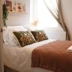 #55 Spacious 2BR 2BA Home for 6 Near Hospital Liverpool Stay
