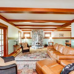 All-Season Sunroom! Group Getaway on Hamlin Lake