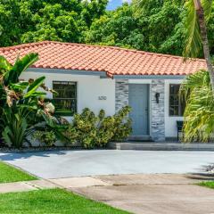 Luxury Vacation House in Miami’s Center!