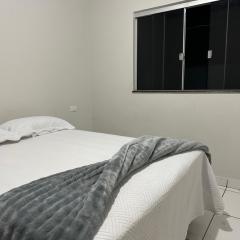 Casa com dois quartos e piscina em mineiros