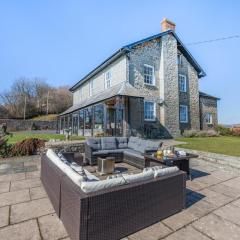 Llansantffraed House
