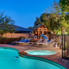 Luxury 6 BR Home Large Pool & Spa with Grassy Yard