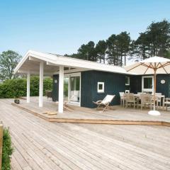6 person holiday home in Dronningmølle-By Traum