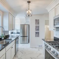 Stylish 3BR w Sunroom & Deck