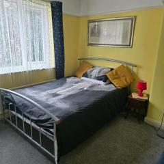 Stretford Single Bright Room