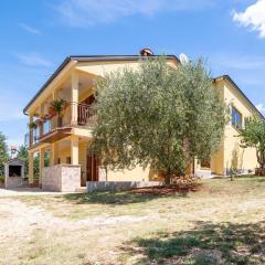 Secluded Apartment in Poreč with Garden