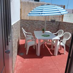 Casa con terraza y buena vista central Familias y parejas