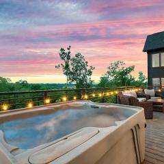 Family Luxury Home Rooftop Deck and Hot Tub