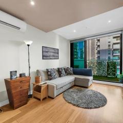 Heart of Melbourne CBD - 2BR I 1BH I Office Space I Free Parking
