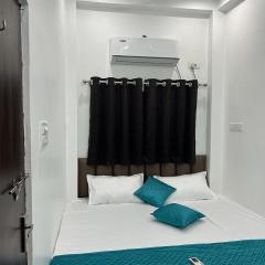 Shree Gomukh residency comfortable home stay for family near to vishwanath temple 200 mtrs