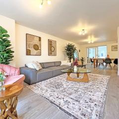 Wonderful 5 Bed Windsor, Private Garden, Driveway Parking, Legoland