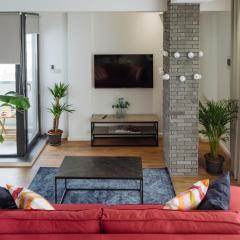 Central 16 Apartment - Private Terrace & Parking