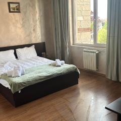 Eleonor Mountain Studio