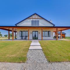Rural Home with Hot Tub Less Than 7 Mi to Winery and Golfing