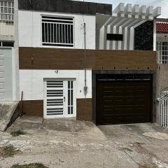 Casa muy cómoda de 2 pisos en zona muy tranquila