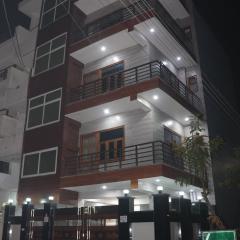 Let'stay- Noida Sec-112