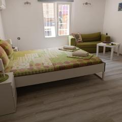 Wendy House - Central Sofia - 3BRDR - Private Courtyard - 5 min to Vitosha blvd